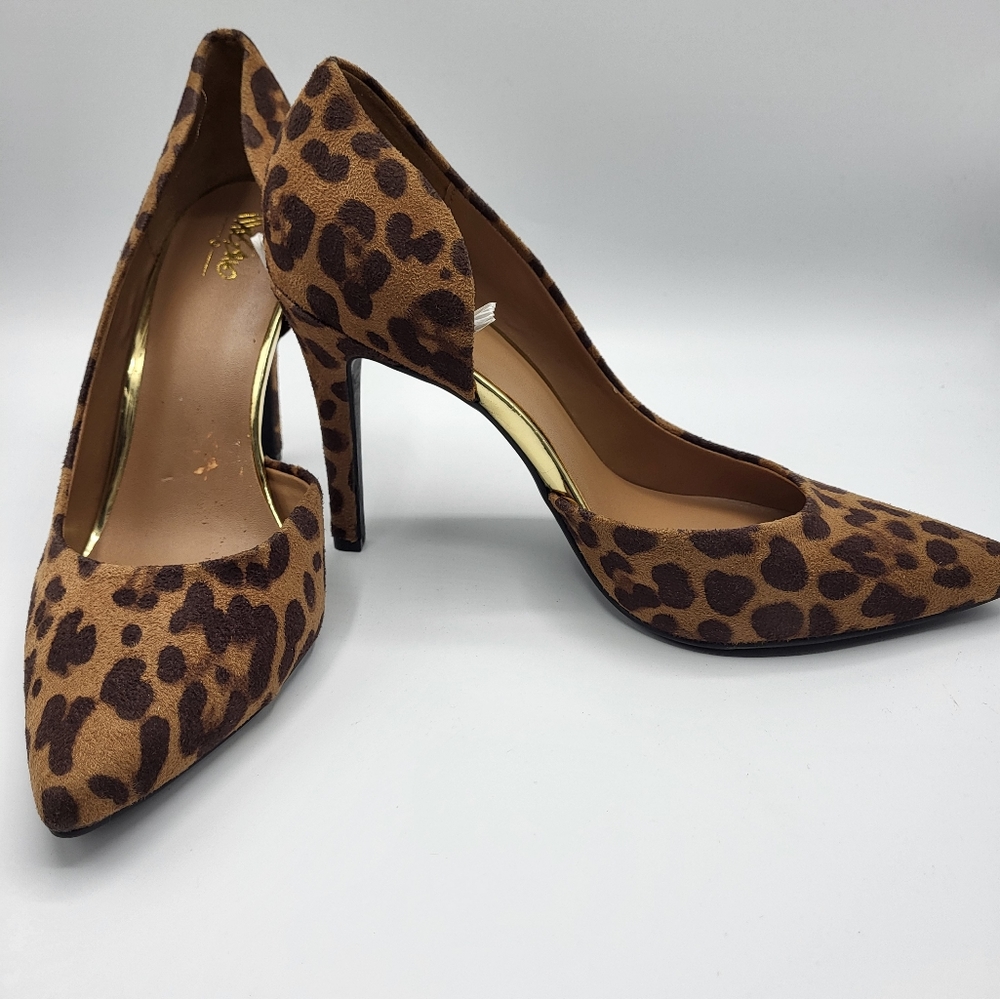 Massimo women's 9.5 Leopard pumps